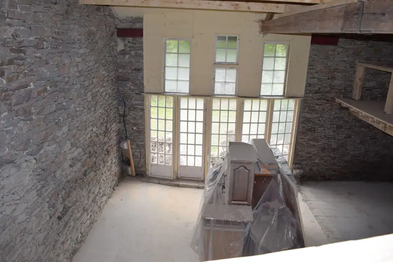 Rénovation intérieure d’un bâtiment ancien en pierre
