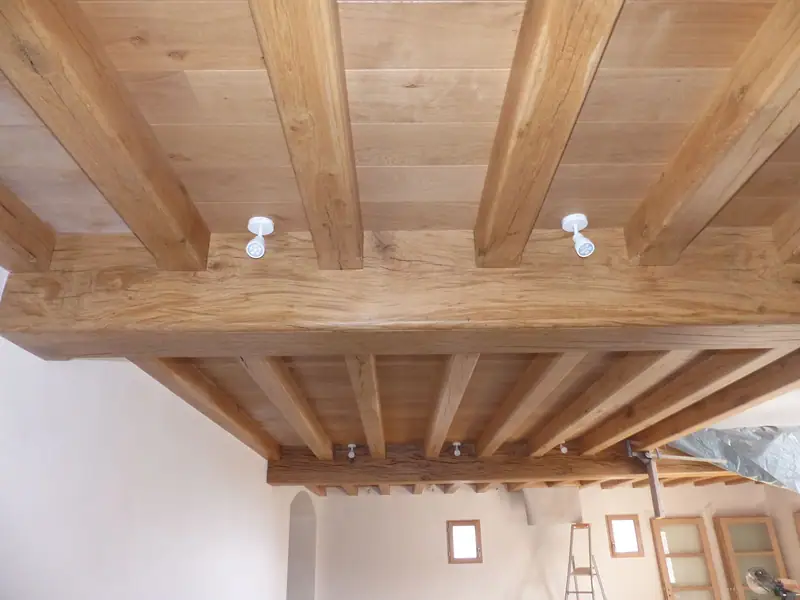 Charpente traditionnelle en bois massif